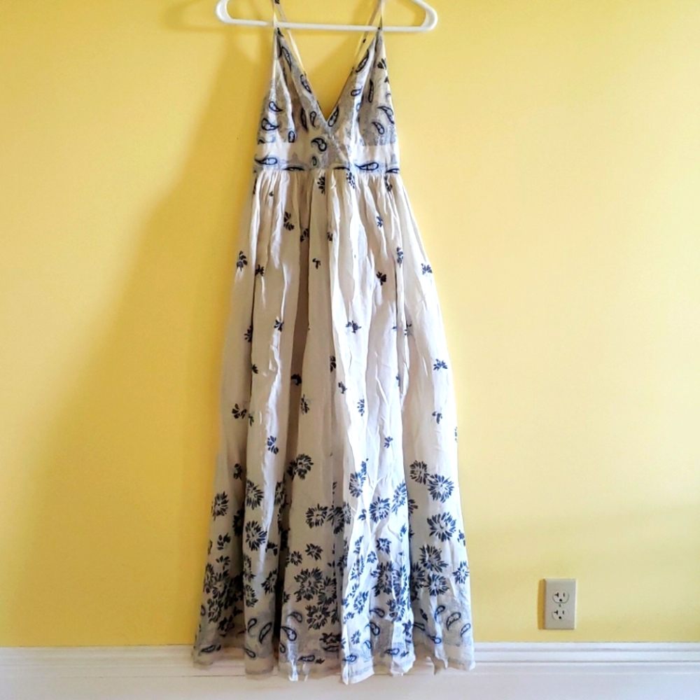 Long dress with side pockets